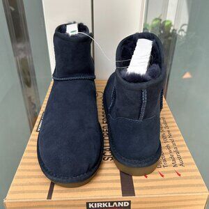 NWT Kirkland navy shearling boots